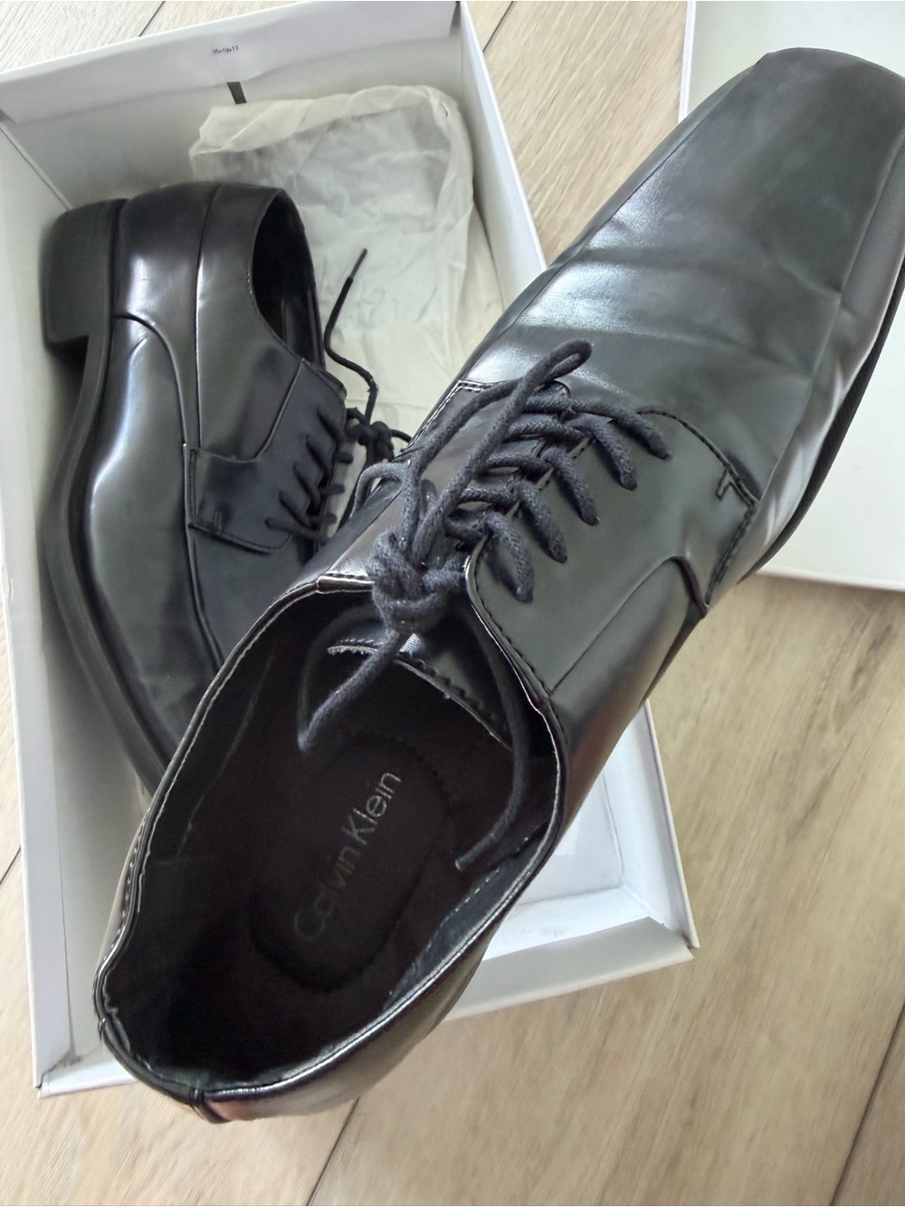 Calvin Klein Black Leather Lace-Up Oxfords. New
